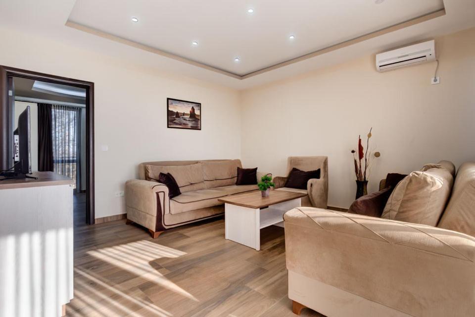 Hotel Zan Ulcinj Exterior photo